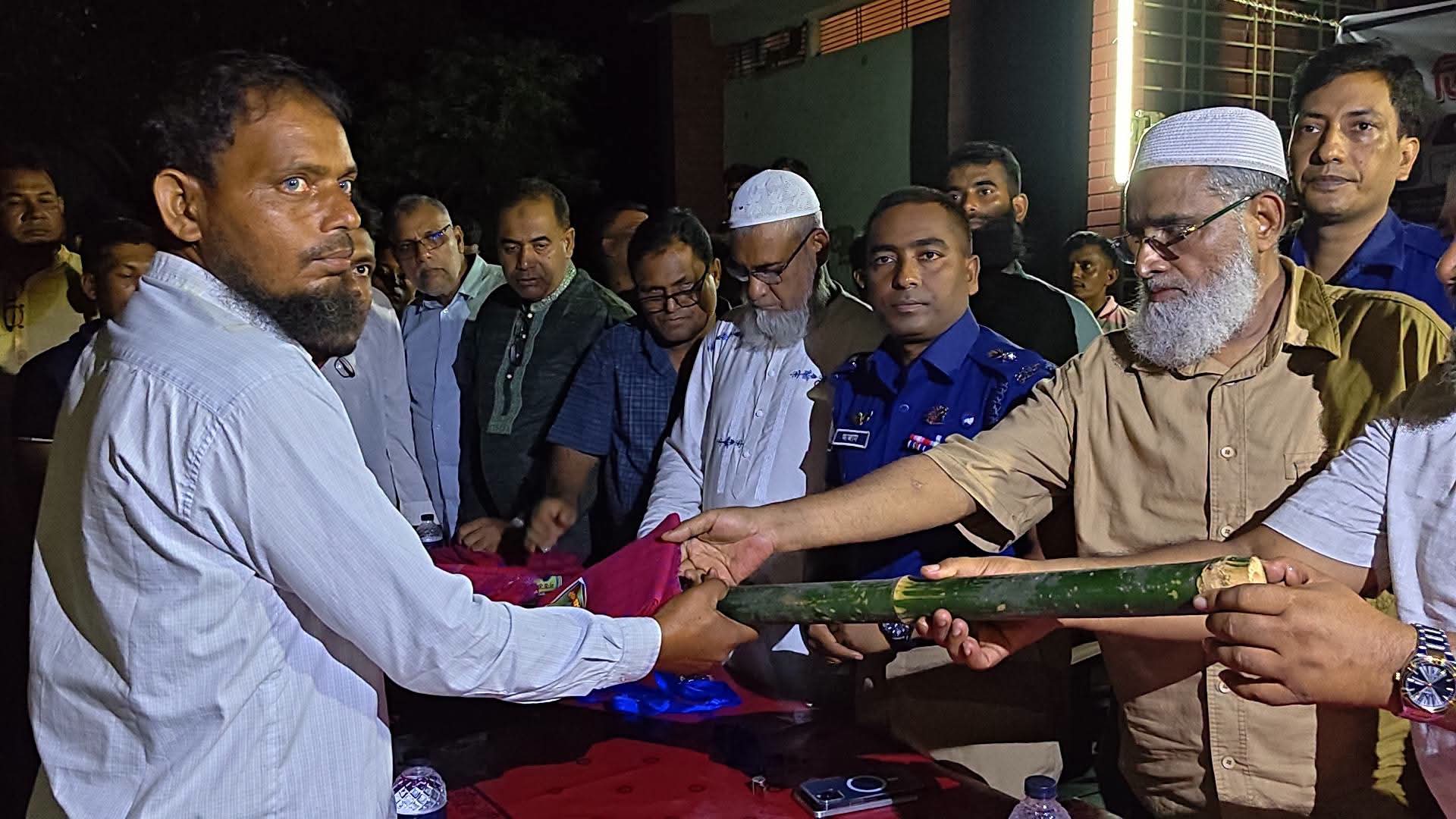 মাগুরা শ্রীপুরের চন্ডীখালীতে ভিলেজ ডিফেন্স পার্টি গঠন উদ্বোধন করলেন মাগুরার পুলিশ সুপার মোল্লা আজাদ